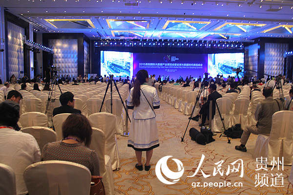 ���ڜʂ��еĔ������_Ļʽ�F