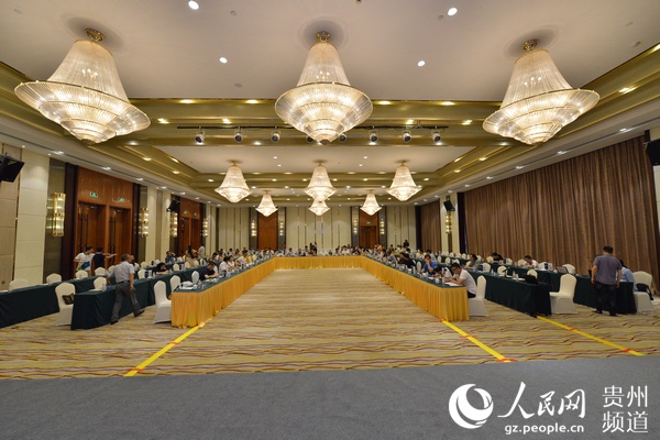 ���Hɽ�������Ļ��߶˕��h�F��