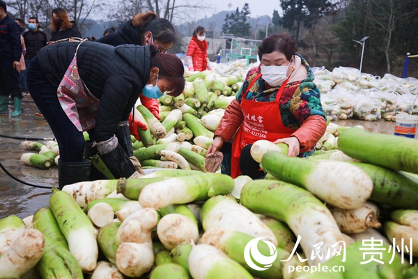 2��10�գ��F��ʡ������ǭ���h�G���l�S�մ�Ⱥ���ڼ�����ϴˮ���}���� ��Ӗ�� �z