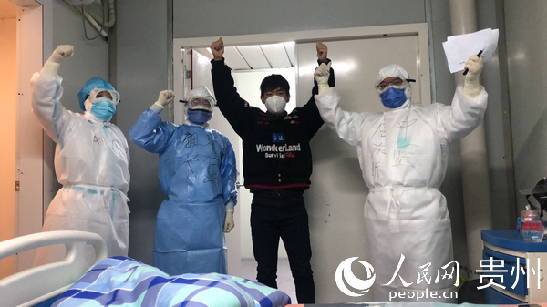 ���t�����t����t�����νM�M�L�Ɩ|��Mœ�c�Լ��ĵ�һλ���ߺ�Ӱ