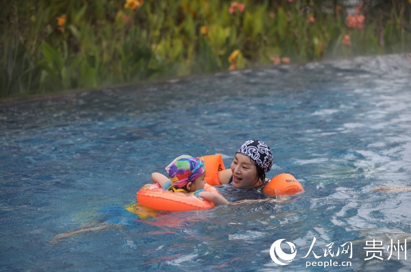 10��5�����ο����F��ʡ��կ�h�f(w��n)�_(d��)С�(zh��n)���^(q��)�ݜ�Ȫ���S�Ժ� �z