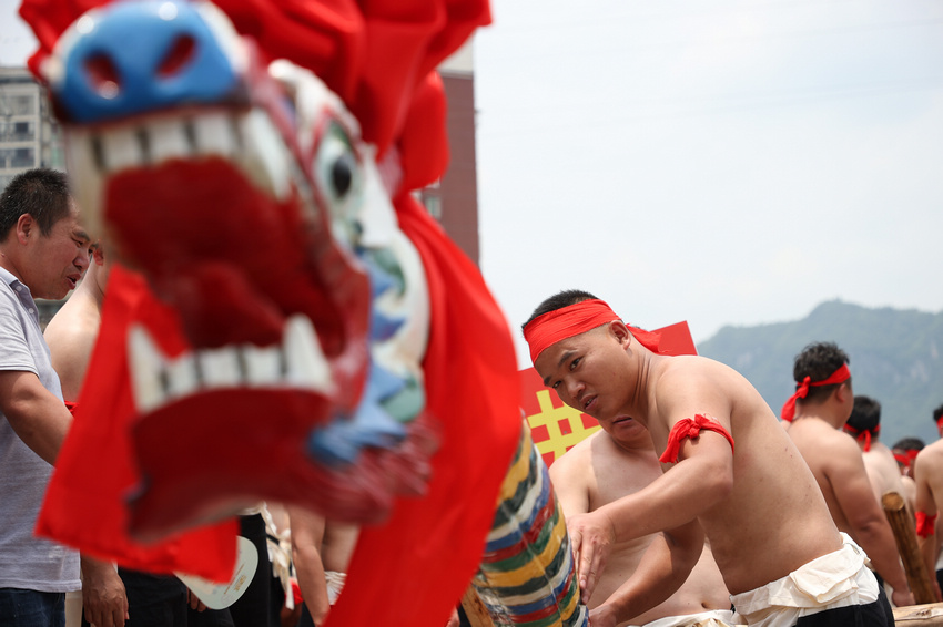 6��9�գ����F��ʡǭ�|�����嶱��������ʩ���h��һ��Ⱥ���ڙz��ľ���^�Ĺ̶���r��