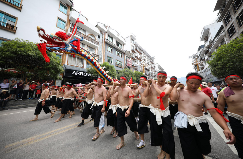 6��9�գ����F��ʡǭ�|�����嶱��������ʩ���h��Ⱥ��̧��ľ�����ڿh�ǽֵ�Ѳ�Ρ� 