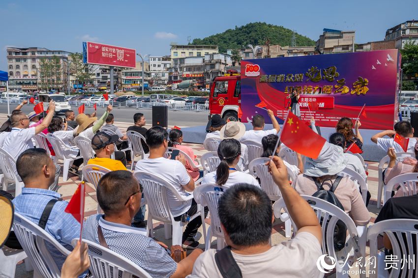 ��ǧ��Ⱥ����h�����tɫ����ҫ�Ǝr�����}��ӽ��P�ֵ������F��������W Ϳ���z