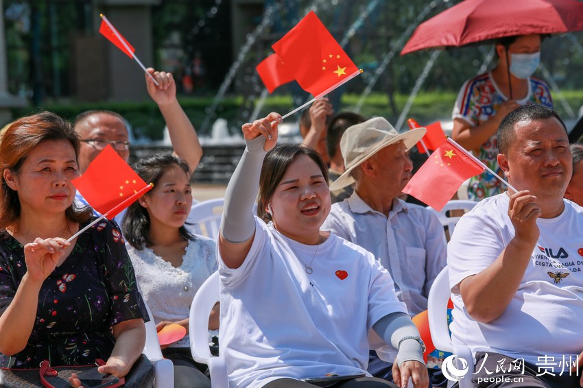 ��ǧ��Ⱥ����h�����tɫ����ҫ�Ǝr�����}��ӽ��P�ֵ������F��������W Ϳ���z