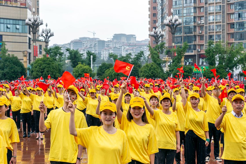 2021��6��29�գ��F��ʡǭ����Ⱥ���ɲ����������ďV���e��ǧ�˴�ϳ�ϲӭ���h100���ꡣ�����z