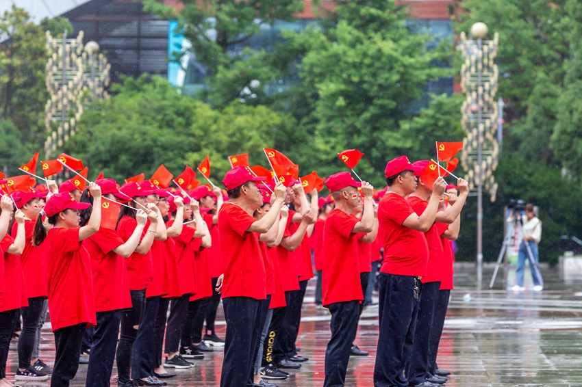 2021��6��29�գ��F��ʡǭ����Ⱥ���ɲ����������ďV���e��ǧ�˴�ϳ�ϲӭ���h100�����������z