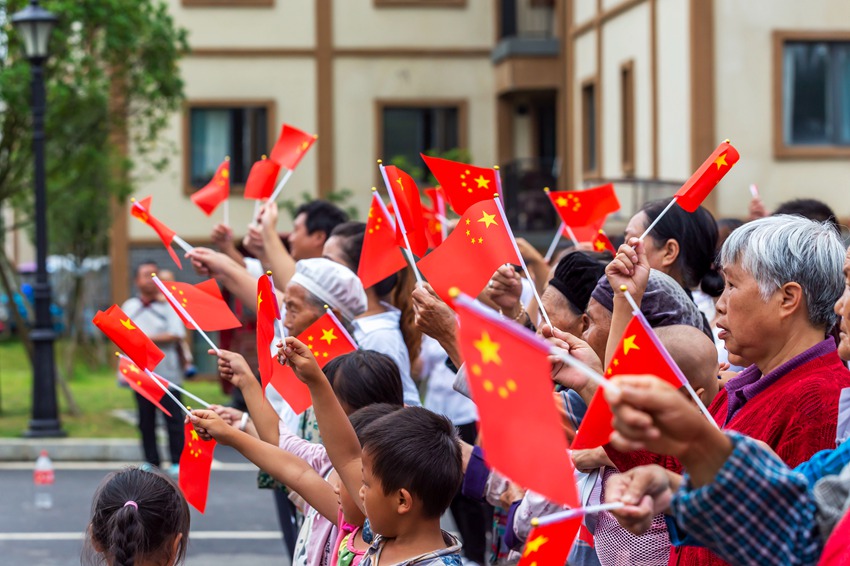 2021��6��29�գ��F��ʡǭ�����ķ�ֵ����L���@�׵ط�ؚ�����c�װ�Ⱥ���_չ�cף���ϲӭ���h100���ꡣ�����z