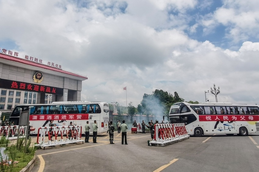 �F���侯�����������±����B�