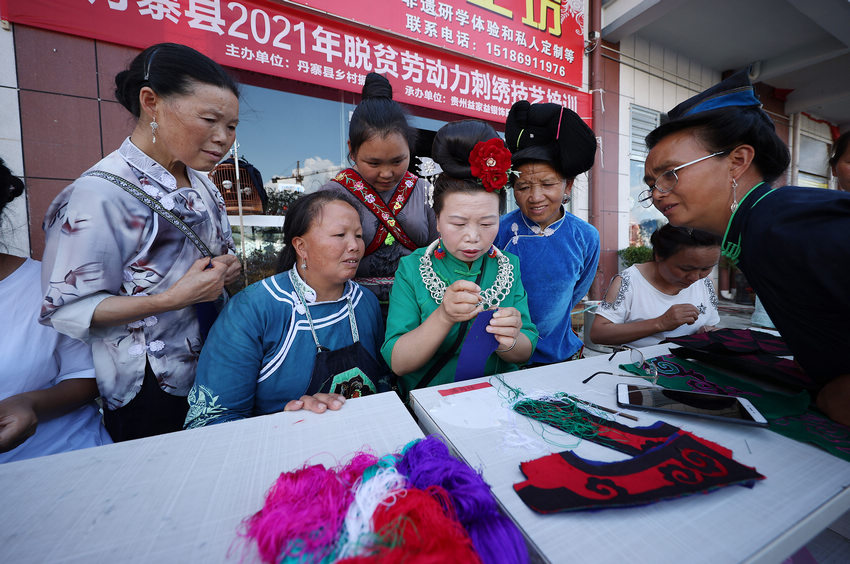 7��7�գ����F��ʡ��կ�h��Ȫ�ֵ��׵ط�ؚ���w�����c��Ӗ���ϣ����C�ֹ�ˇ�����������������ڽo���wȺ��ʾ��������C��ˇ��