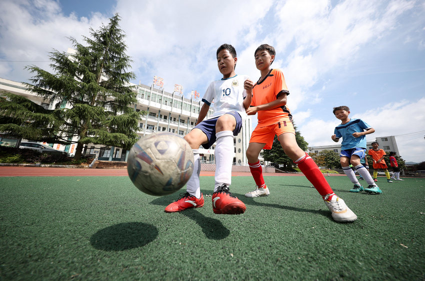 7��11�գ����F��ʡ��կ�h�P���ЌW�������С��T�ھ���ͣ���g��