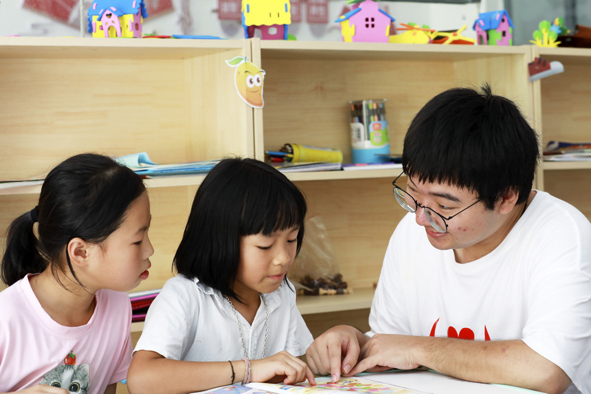 7��28�գ������ϲ���W(xu��)���ČW(xu��)Ժ�Ĵ�W(xu��)��־Ը�����o��(d��o)˼Դ��^(q��)�ĺ��ӂ���x�n�������