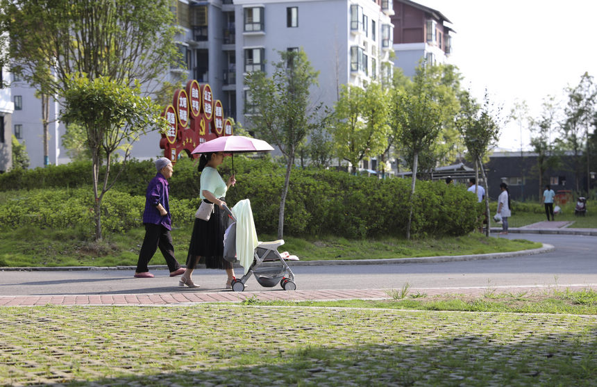 2021��8��21�գ��մ����οh��ƺ�ֵ����t��^�׵ط�ؚ���w�����c��Ⱥ����С�^ɢ����