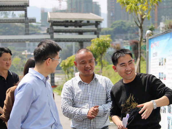 右一劉秀祥。受訪對象提供