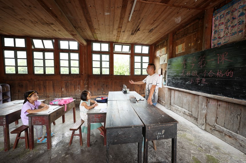 9��1�գ����F��ʡǭ�|�����嶱�������ݵ�կ�h���{(di��o)�(zh��n)�h�ɴ�̌W(xu��)�c�����܊�oһ�꼉�����ϵ�һ�n��