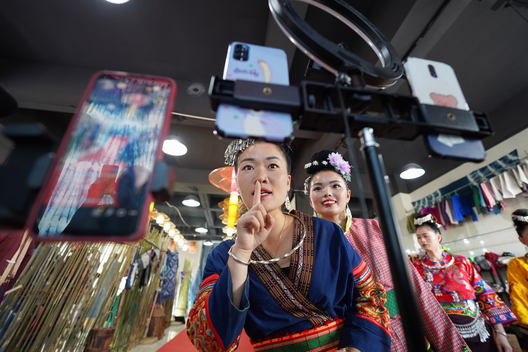 9��3�������F��ʡ��կ�h��Ȫ�ֵ����z�Ą�(chu��ng)��ؚ܇�g������Ⱥ�����M������ʢ�b���ֱ��ů����