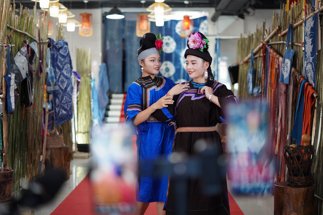 9��3�գ����F��ʡ��կ�h��Ȫ�ֵ����z�Ą�(chu��ng)��ؚ܇�g������Ⱥ�����M(j��n)������ʢ�b���ֱ��չʾ��