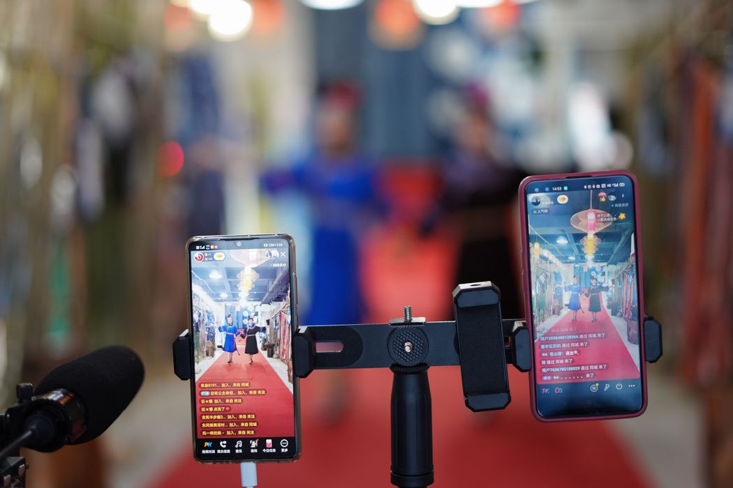 9��3�գ����F��ʡ��կ�h��Ȫ�ֵ����z�Ą���ؚ܇�g������Ⱥ�����M������ʢ�b���ֱ��չʾ��