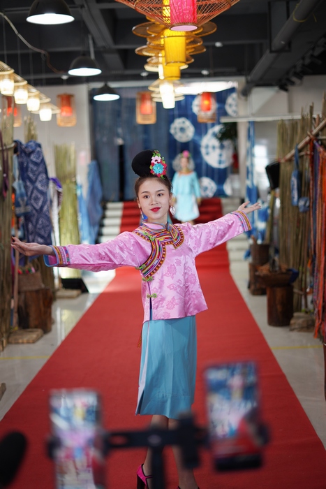 9��3�գ����F��ʡ��կ�h��Ȫ�ֵ����z�Ą���ؚ܇�g������Ⱥ�����M������ʢ�b���ֱ��չʾ��