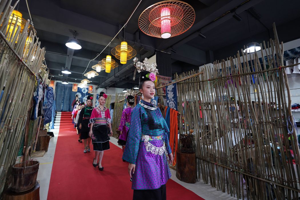 9��3�գ����F��ʡ��կ�h��Ȫ�ֵ����z�Ą���ؚ܇�g������Ⱥ�����M������ʢ�b���ֱ��չʾ��