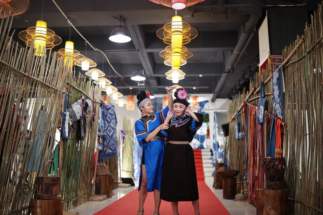 9��3�գ����F��ʡ��կ�h��Ȫ�ֵ����z�Ą���ؚ܇�g������Ⱥ�����M������ʢ�b���ֱ��չʾ��