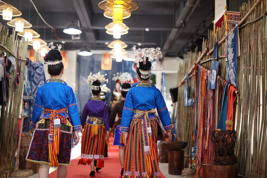 9��3�գ����F��ʡ��կ�h��Ȫ�ֵ����z�Ą�(chu��ng)��ؚ܇�g������Ⱥ�����M������ʢ�b���ֱ��չʾ��