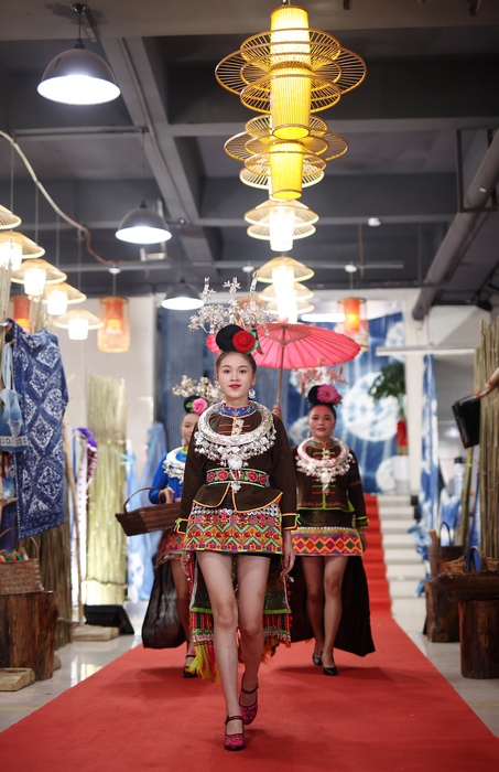 9��3�գ����F��ʡ��կ�h��Ȫ�ֵ����z�Ą�(chu��ng)��ؚ܇�g������Ⱥ�����M(j��n)������ʢ�b���ֱ��չʾ��