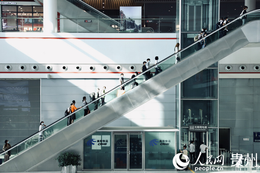 �Fꖱ�վ��(n��i)�ÿͳ����ȥ����܇�d������W(w��ng) ��m�Ɣz