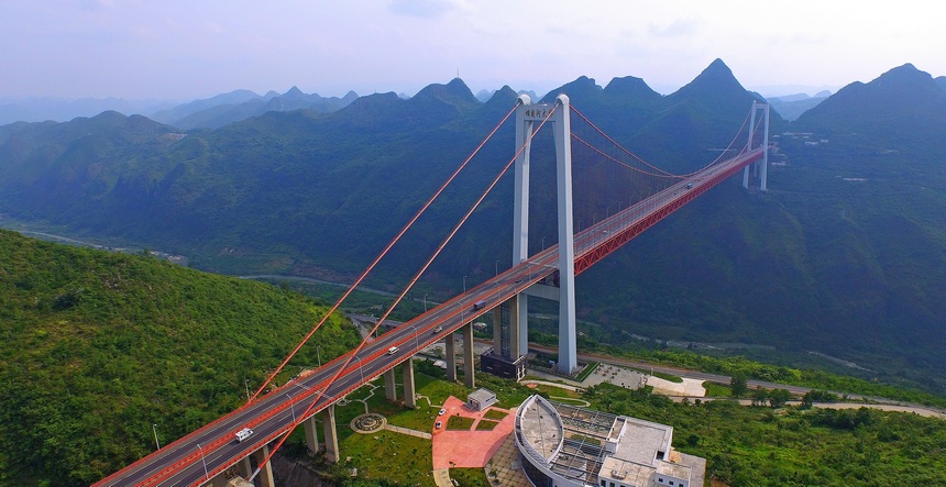 鎮(zhèn)寧至勝境關(guān)高速公路壩陵河大橋。貴州省交通運輸廳供圖