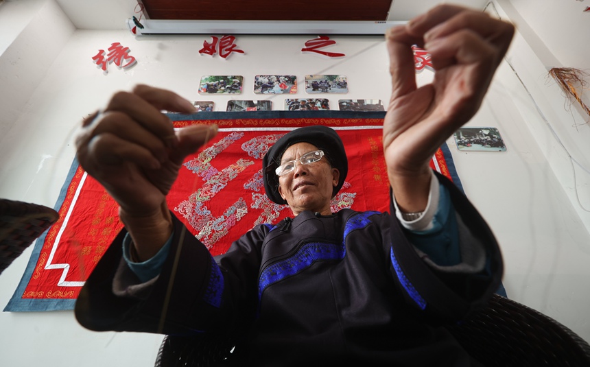 ������ˮ�����οh�к��(zh��n)ѩ����������^(q��)һ���Rβ�C�ֹ�����ˮ���ֹ�ˇ���ڴ��Rβ����       