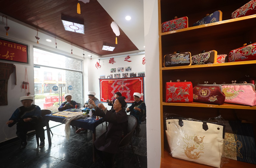 ������ˮ�����οh�к��(zh��n)ѩ����������^(q��)һ���Rβ�C�ֹ�����ˮ���ֹ�ˇ���������Rβ�C��  