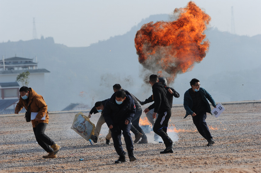 12��1�գ����F��ʡǭ�|���ݹ����ؾ�����C�ϼ��ܴ����F�����ؑ�꠆T���M�з���̎ͻ�����ݾ���