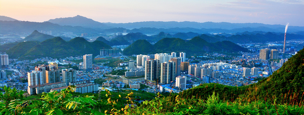 �h���ڴ�Gɫ�еĽ�ɳ�ǅ^����־���z