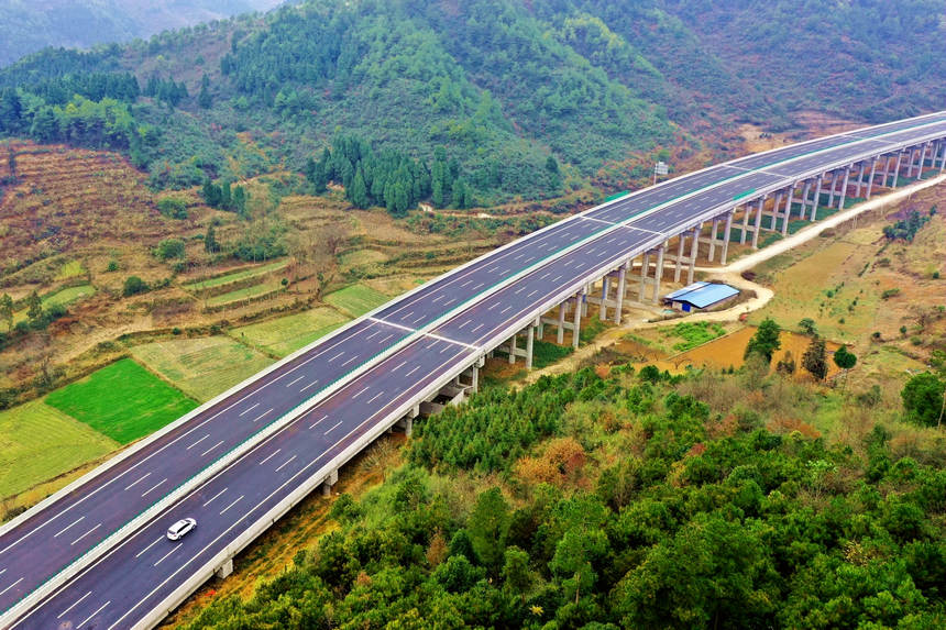 江玉高速公路黃旗坳大橋。中交第四公路工程局有限公司供圖