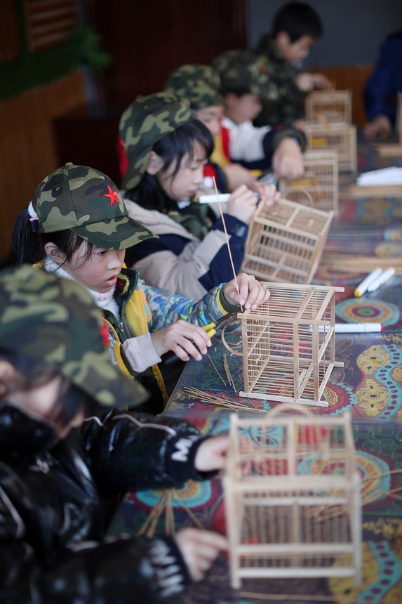 1��19����С�������F��ʡ��կ�h��Ȫ悿������B�\������ˇ���z�������W�������B�\��