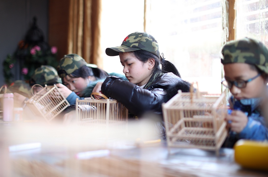 1��19����С�������F��ʡ��կ�h��Ȫ悿������B�\������ˇ���z�������W�������B�\��