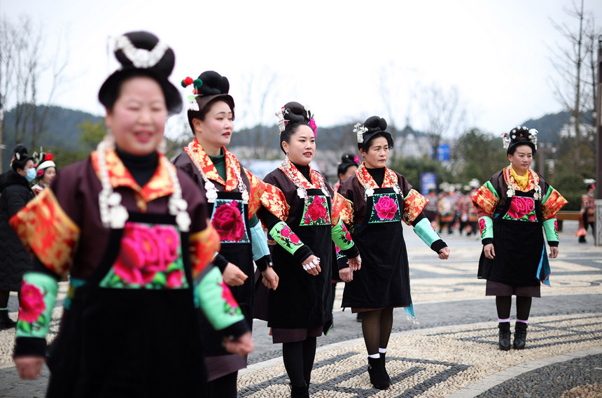 2��13�գ����F��ʡǭ�|�����嶱�������ݵ�կ�h�f�_С�(zh��n)��������(ji��)��ʢ�b������ͬ���ښg�����y(t��ng)�J���衣