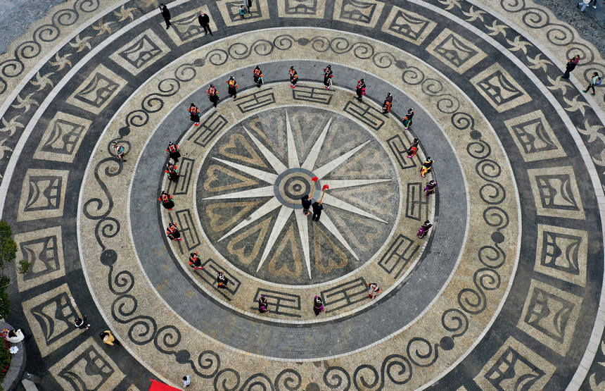 2��13�գ����F��ʡǭ�|�����嶱�������ݵ�կ�h�f�_С患���������ʢ�b������ͬ���ښg�����y�J���裨�o�˙C��Ƭ����