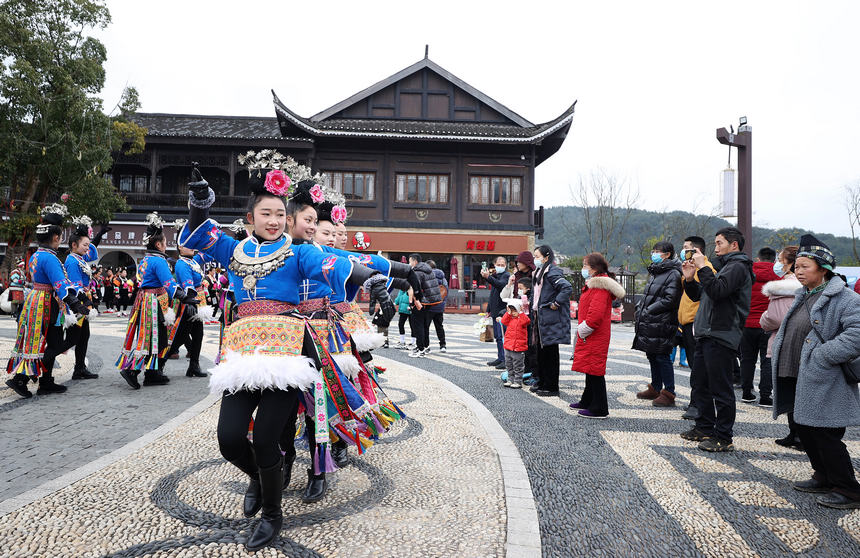 2��13�գ����F��ʡǭ�|�����嶱�������ݵ�կ�h�f�_С患���������ʢ�b������ͬ���ښg�������\�u�衣