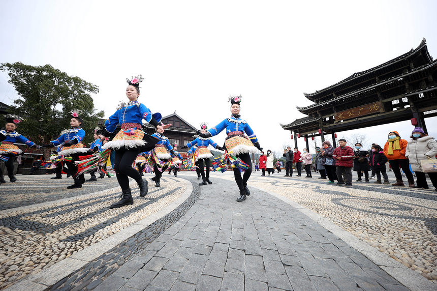 2��13�գ����F��ʡǭ�|�����嶱�������ݵ�կ�h�f�_С患���������ʢ�b������ͬ���ښg�������\�u�衣