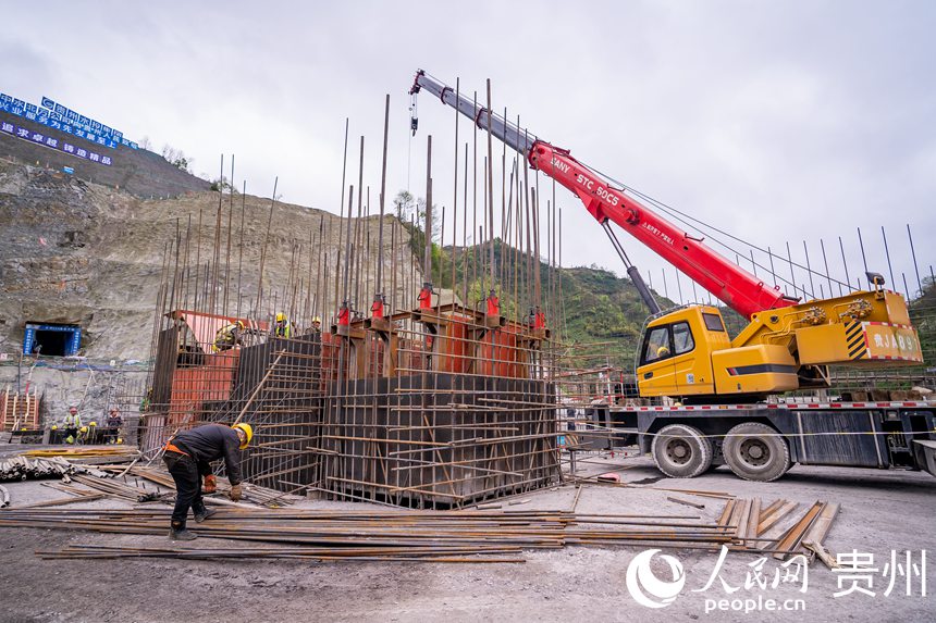 �Pɽˮ����ʩ���F(xi��n)��(ch��ng)�����˂����ڼӾoʩ��������W(w��ng) Ϳ���z