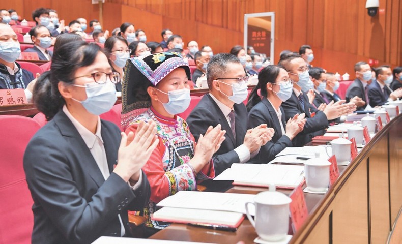 精彩的報(bào)告贏得代表熱烈的掌聲。