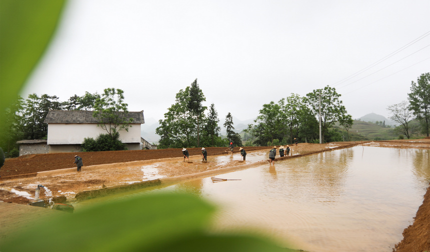 �F��ʡ�󷽿h�R���(zh��n)ɳ���Ⱥ�������M(j��n)��ƽ��������˾�����z