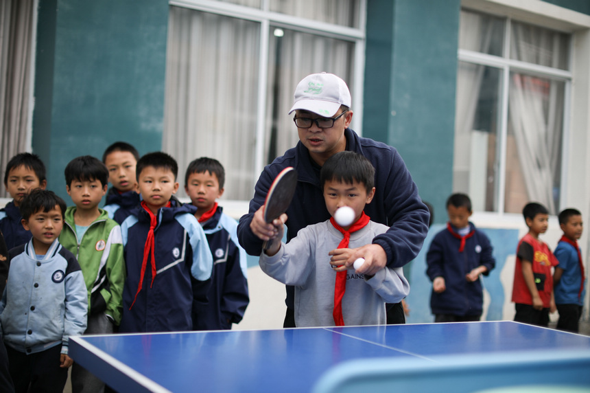 5��17�գ���Ƹ�ώ����F��ʡ��կ�h��Ȫ�(zh��n)���С�W(xu��)�n�����(w��)��ָ��(d��o)�W(xu��)������(x��)ƹ�����g(sh��)��