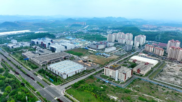 貴安新區三大運營商機房。人民網 涂敏攝