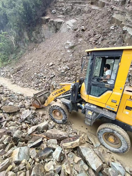 �_�r��k12+700����������ͨ܇��