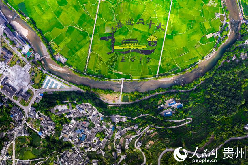 航拍開陽縣禾豐鄉底窩壩壩區。人民網 涂敏攝