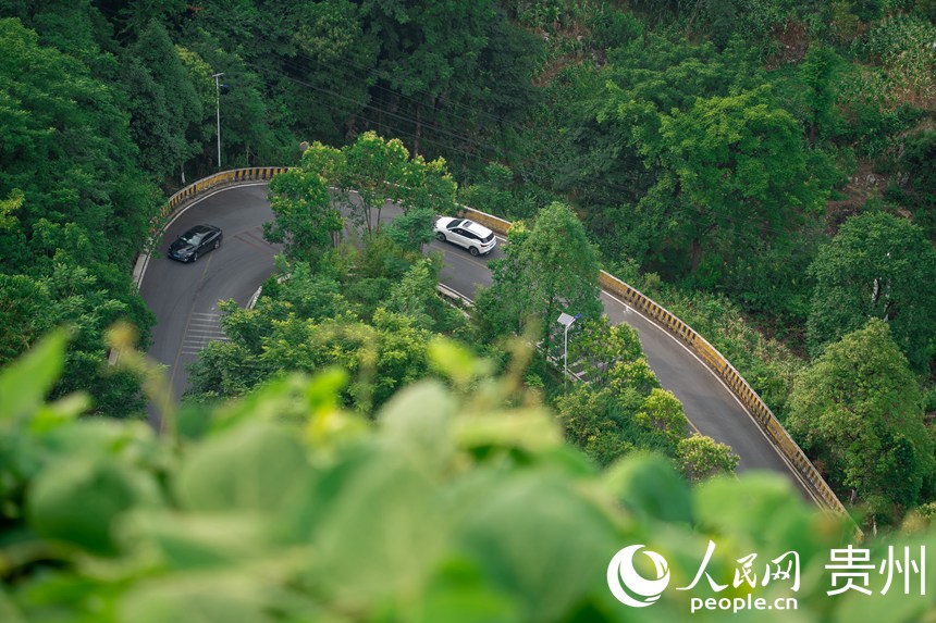 化屋村的鄉村公路。人民網 涂敏攝