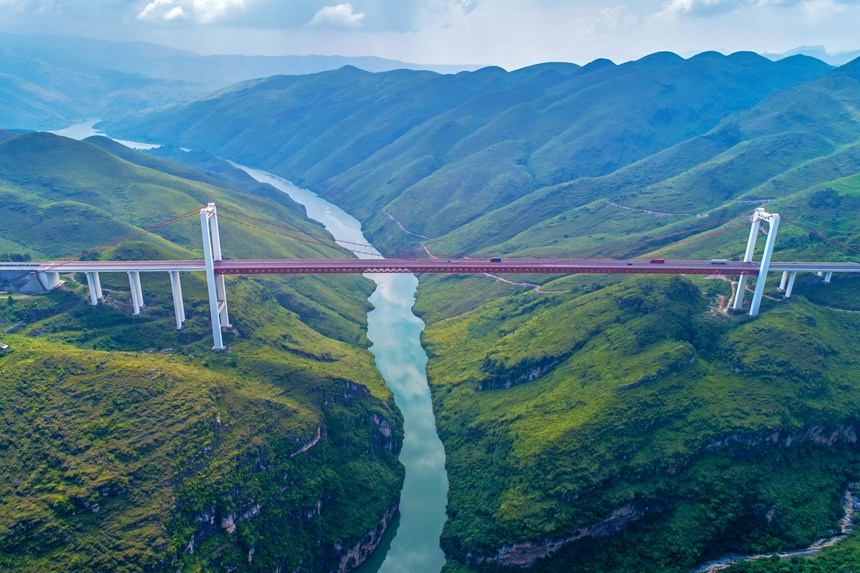 2008年建成,鎮(zhèn)勝高速北盤江大橋。貴州省交通運輸廳供圖