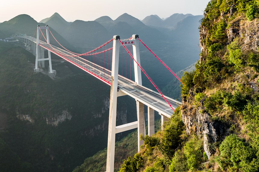 興義環(huán)城高速公路峰林大橋。貴州省交通運輸廳供圖